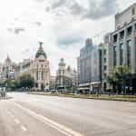 Calle en el centro de Madrid, España.