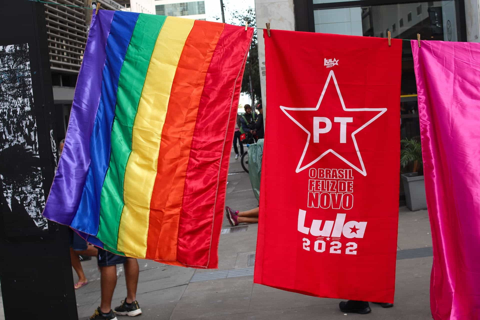 Banderas de apoyo a Lula da Silva en Brasil.