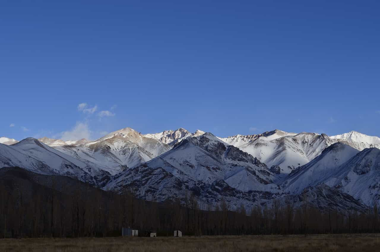 Montañas nevadas en Uspallata, Mendoza.