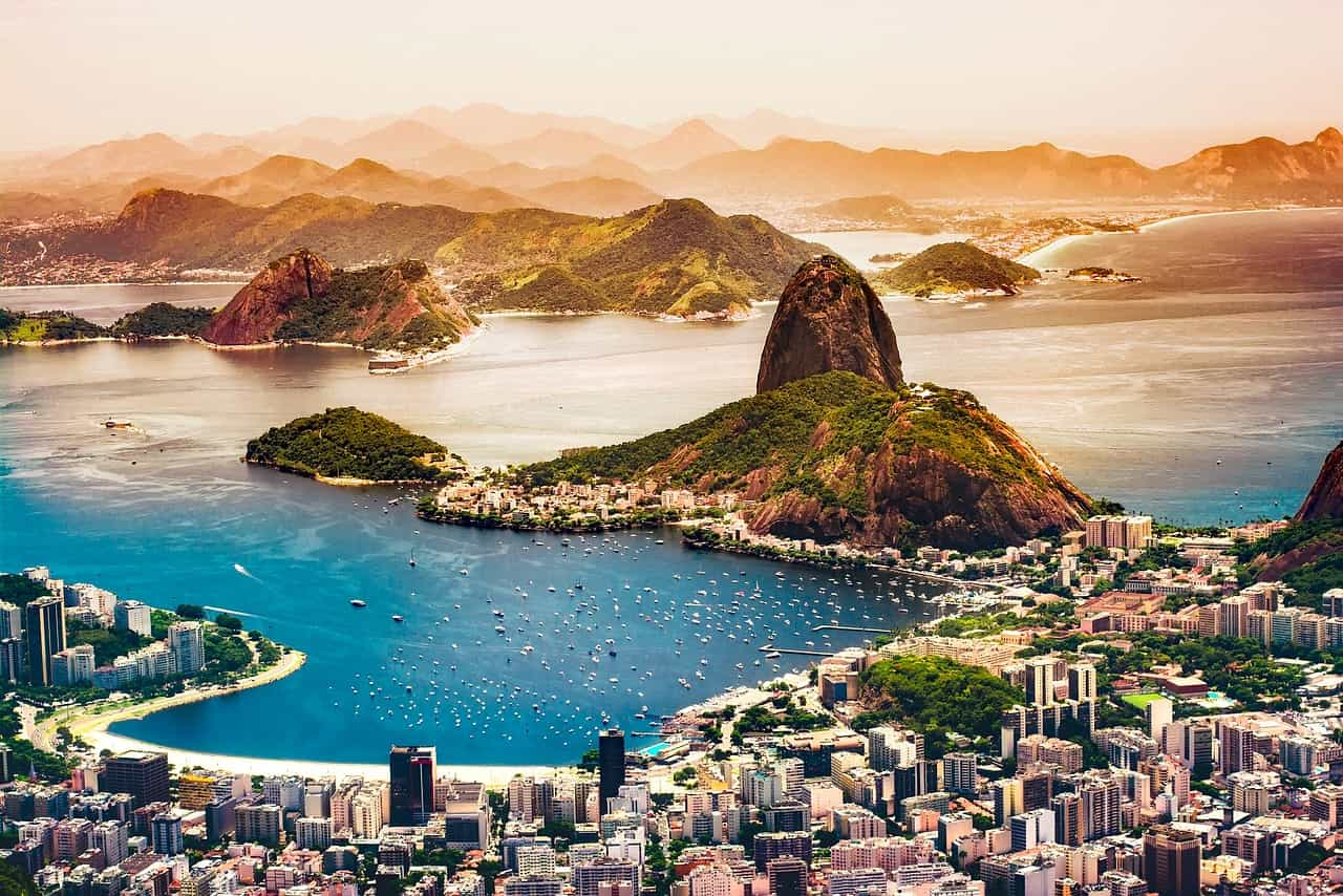 Montaña Pão de Azúcar y ciudad de Rio de Janeiro.