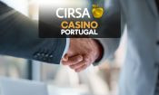 Apretón de manos con los logos de Cirsa y CasinoPortugal.