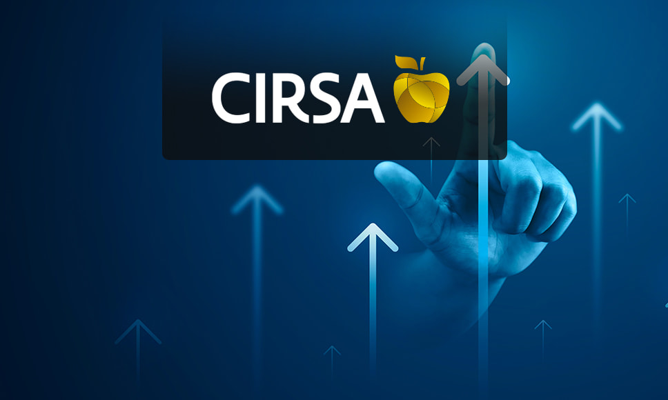 Flechas indicando avance y logo de Cirsa.